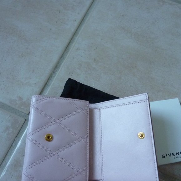 Givenchy GV3 Quilted Leather Tri-Fold Quilt Wallet - Picture 11 of 11